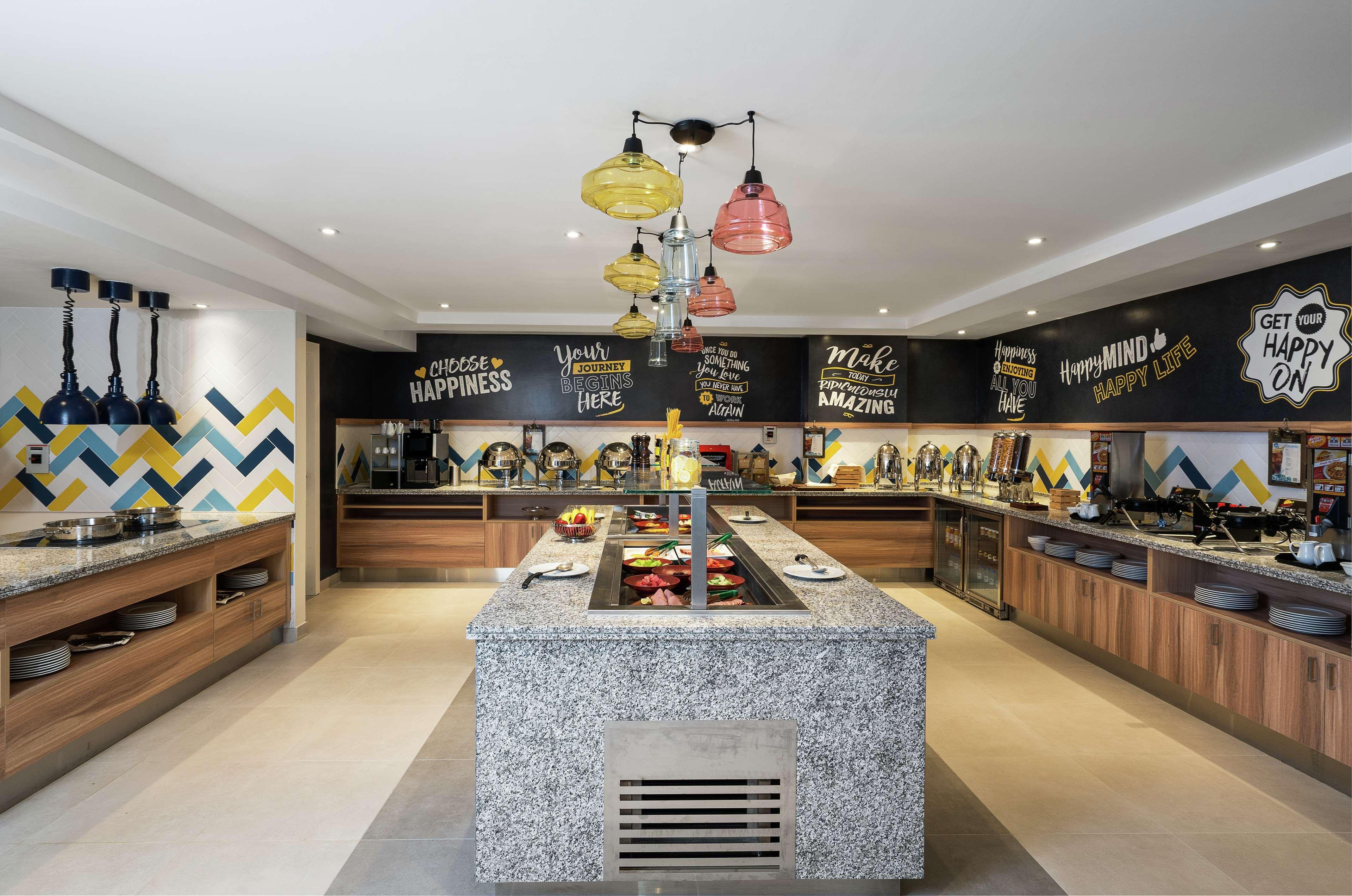 Hampton By Hilton Dubai Al Barsha Hotel Bagian luar foto