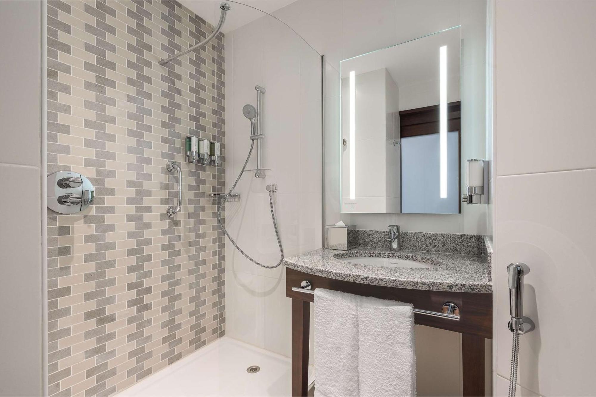 Hampton By Hilton Dubai Al Barsha Hotel Bagian luar foto
